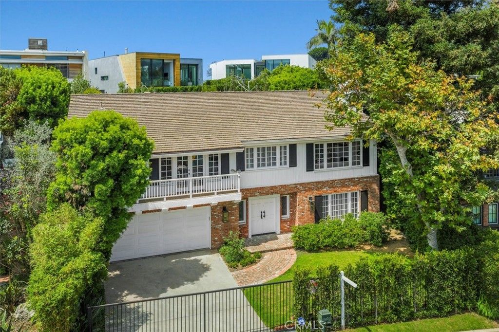 Photo of 17481 Tramonto Drive, Pacific Palisades, CA 90272 (MLS # SB25188293)