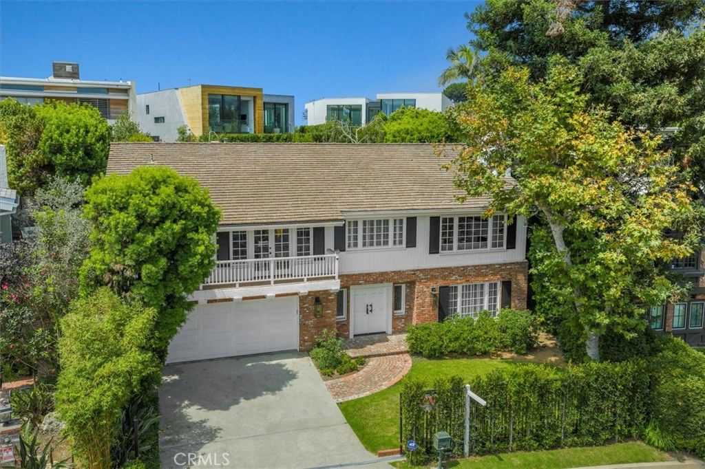 Photo of 17481 Tramonto Drive, Pacific Palisades, CA 90272 (MLS # SB25188293)