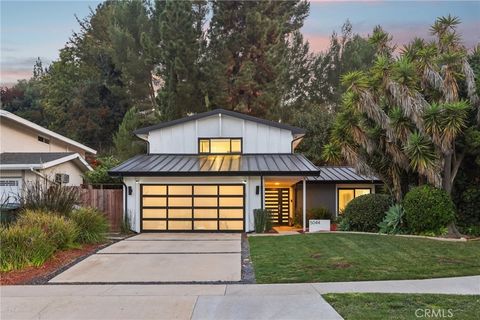 Photo of 5044 Blackhorse Road, Rancho Palos Verdes, CA 90275 (MLS # SB25253886)