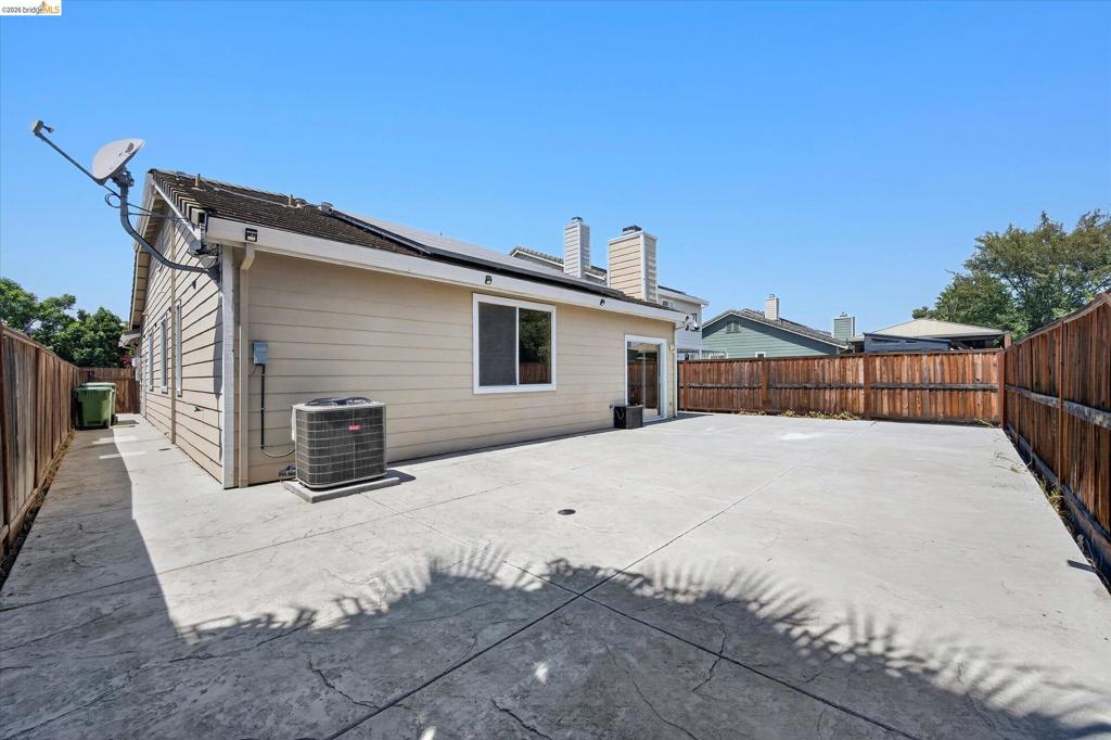 2012 Trailside Dr
