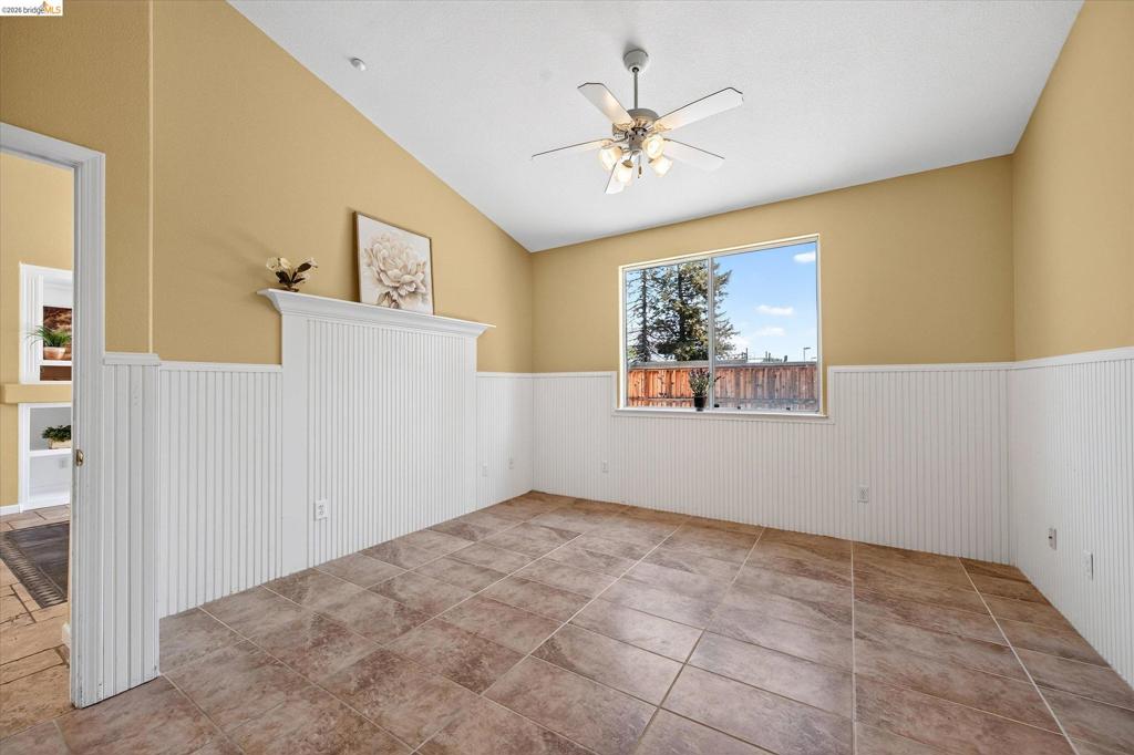 2012 Trailside Dr