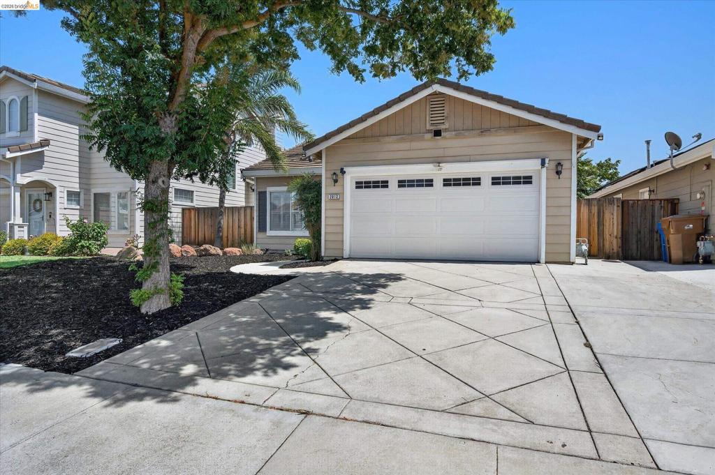 2012 Trailside Dr