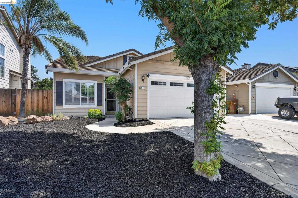 2012 Trailside Dr