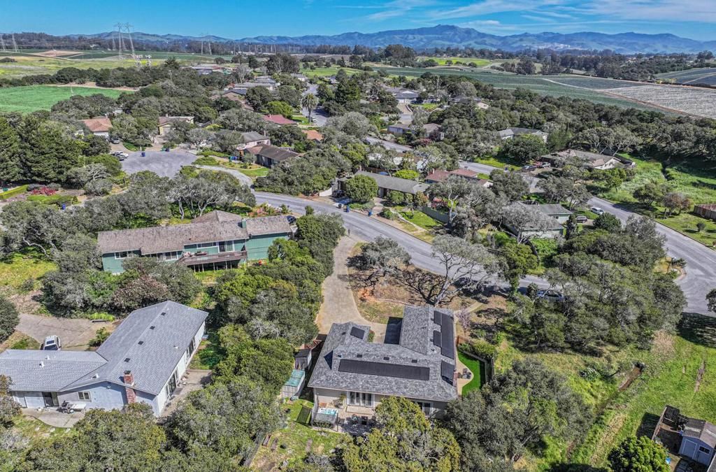 Photo of 9390 Holly Oak Way, Salinas, CA 93907 (MLS # ML82038666)