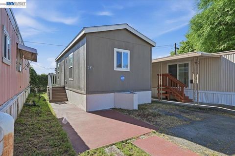 Photo of 2399 E 14th Street St, San Leandro, CA 94577 (MLS # 41129727)