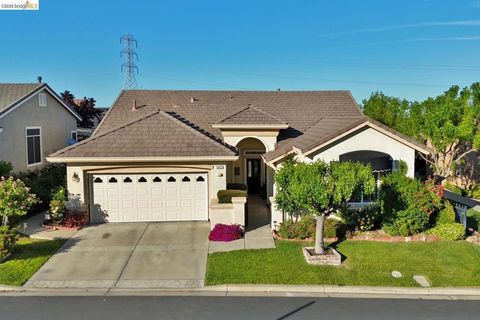 Photo of 1632 Regent Drive, Brentwood, CA 94513 (MLS # 41130818)