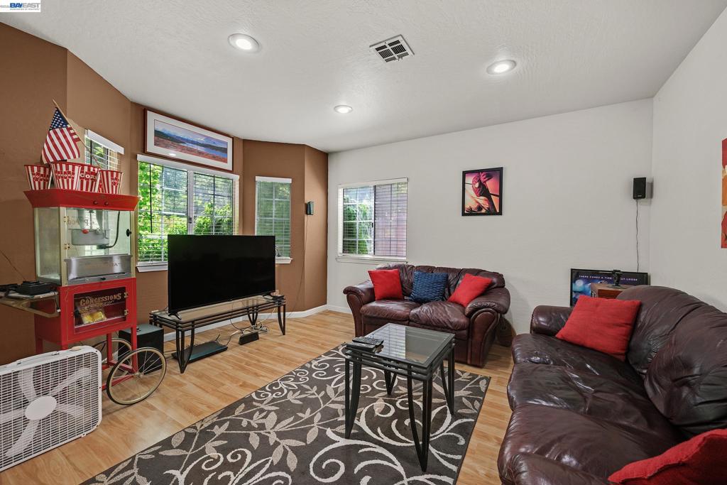 425 Cecelio Way