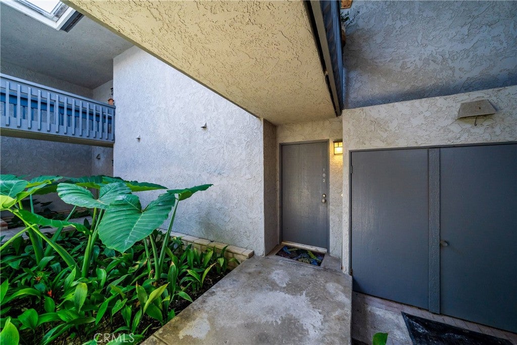 16932 Pacific Coast Highway 102