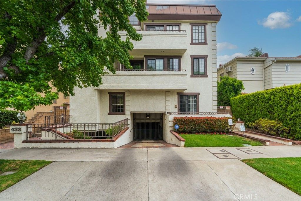 Photo of 432 South Hamel Road Rd #302, Los Angeles, CA 90048 (MLS # PV25241098)