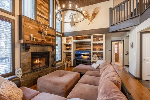 875 Sierra Vista Dr, Twin Peaks, CA 92391 - MLS#: IG26047411