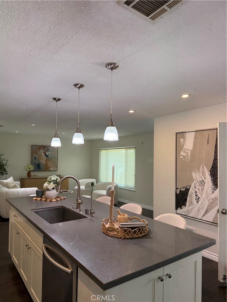 15542 Rolling Ridge