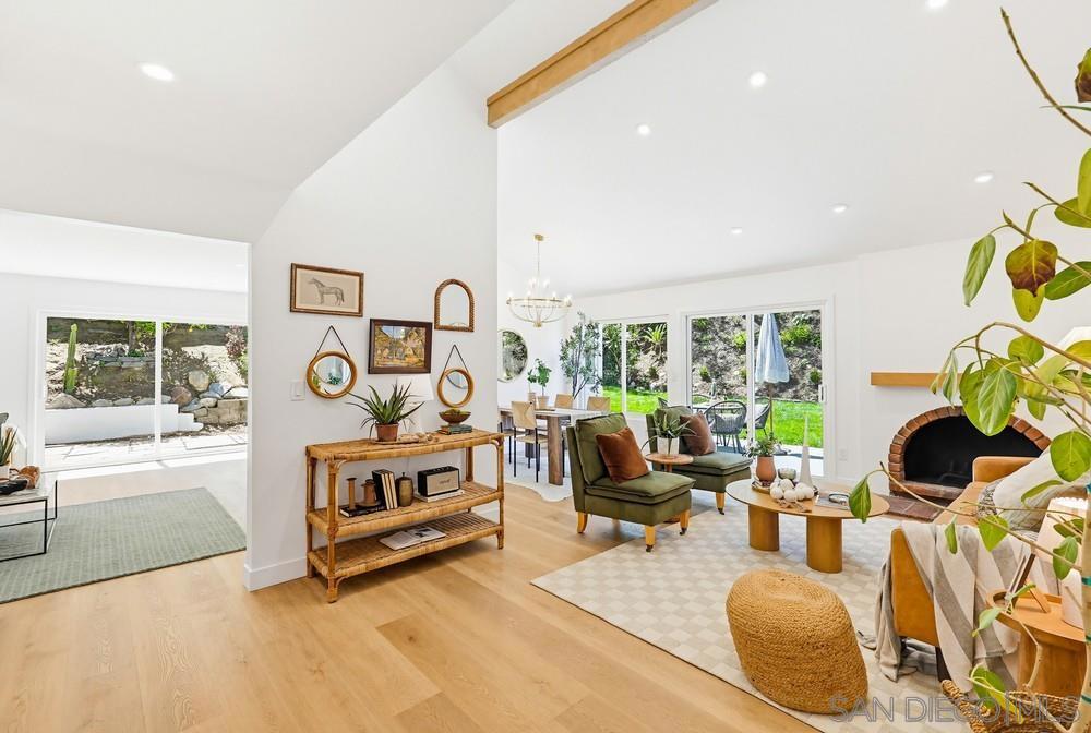 725 Santa Florencia