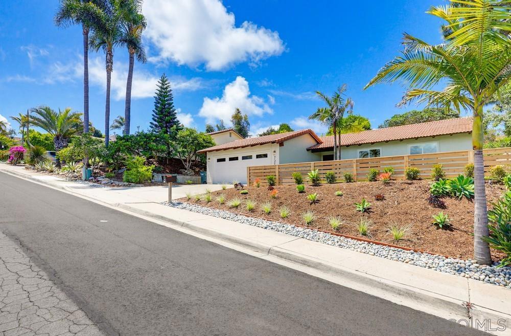 725 Santa Florencia