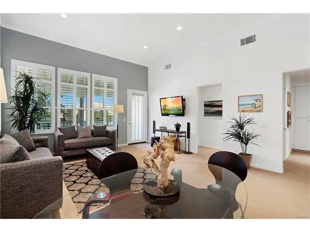 Irvine, California 92618, United States, 2 Bedrooms Bedrooms, ,2 BathroomsBathrooms,Residential,Active,219522