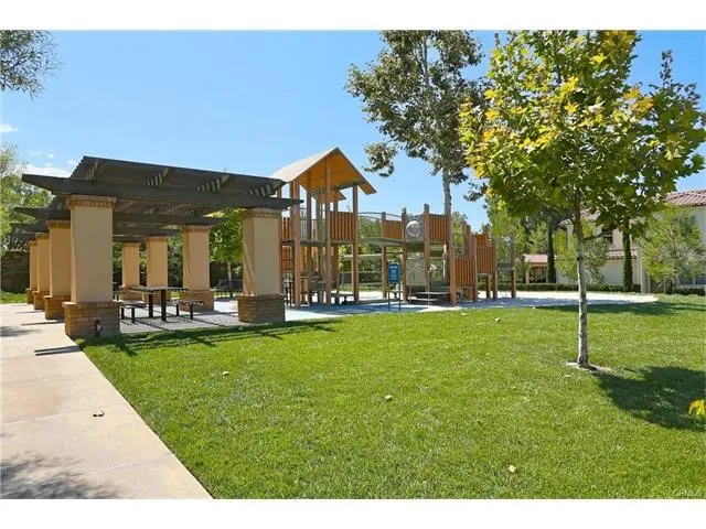 Irvine, California 92618, United States, 2 Bedrooms Bedrooms, ,2 BathroomsBathrooms,Residential,Active,219522