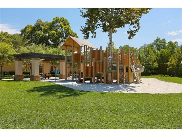 Irvine, California 92618, United States, 2 Bedrooms Bedrooms, ,2 BathroomsBathrooms,Residential,Active,219522