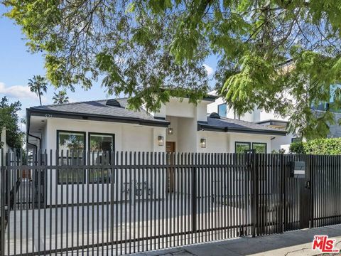Photo of 521 N Martel Avenue, Los Angeles, CA 90036 (MLS # 26656179)