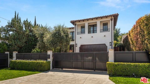 Photo of 14806 Sutton Street, Sherman Oaks, CA 91403 (MLS # 26898495)