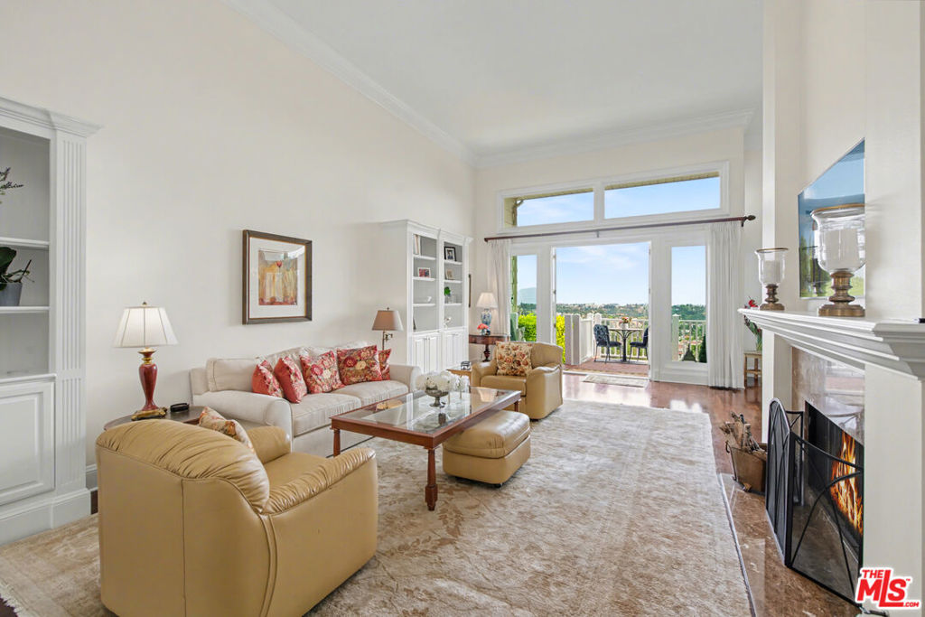 12544 The Vista