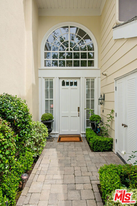 12544 The Vista