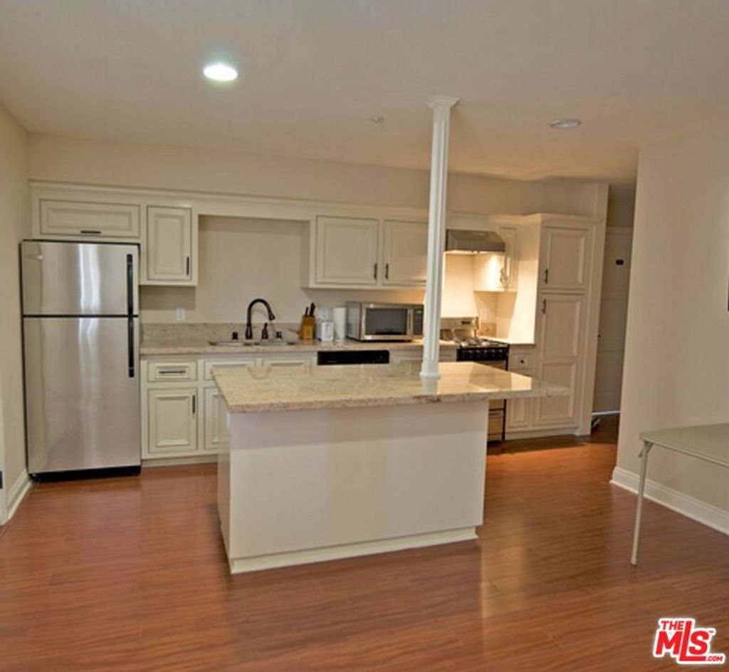 Photo of 2646 Ellendale Pl Pl #2646, Los Angeles, CA 90007 (MLS # 25609295)