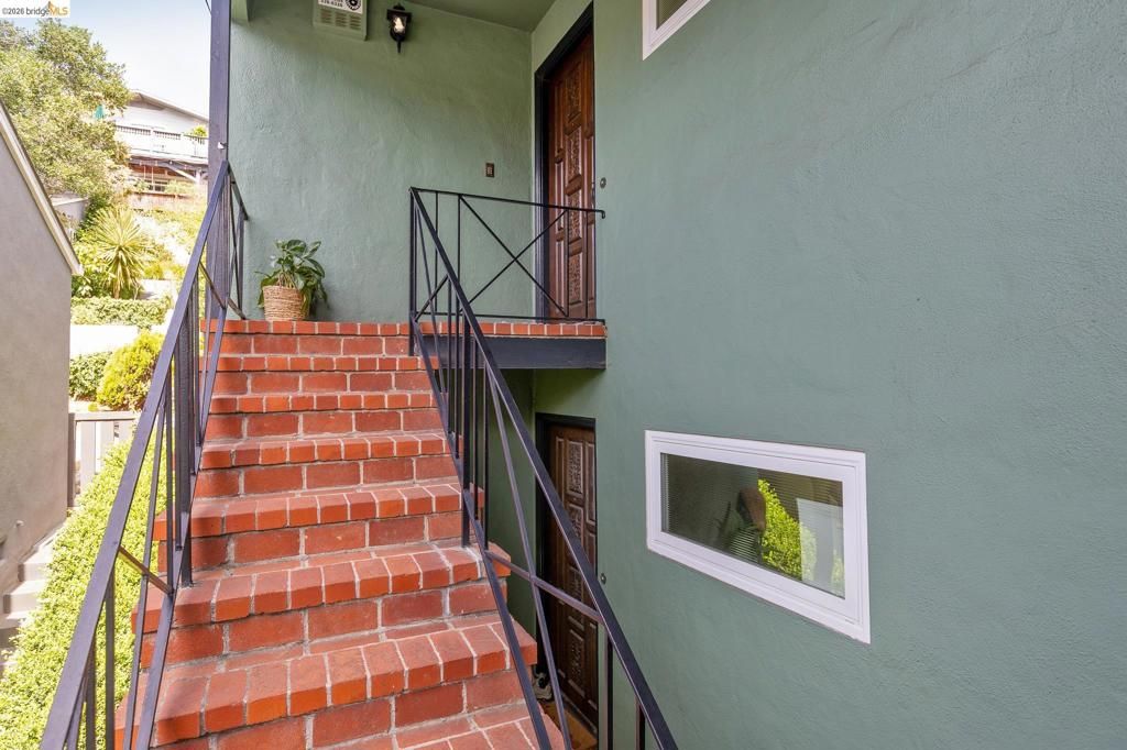 Photo of 3957 Canon Ave AVE, Oakland, CA 94602 (MLS # 41137786)