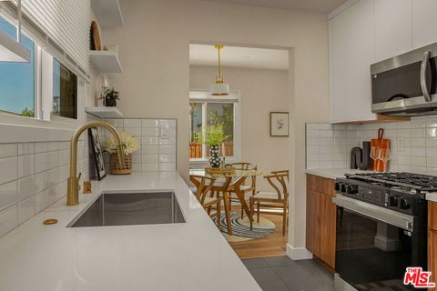 Photo of 2048 S Burnside Avenue, Los Angeles, CA 90016 (MLS # 26641925)