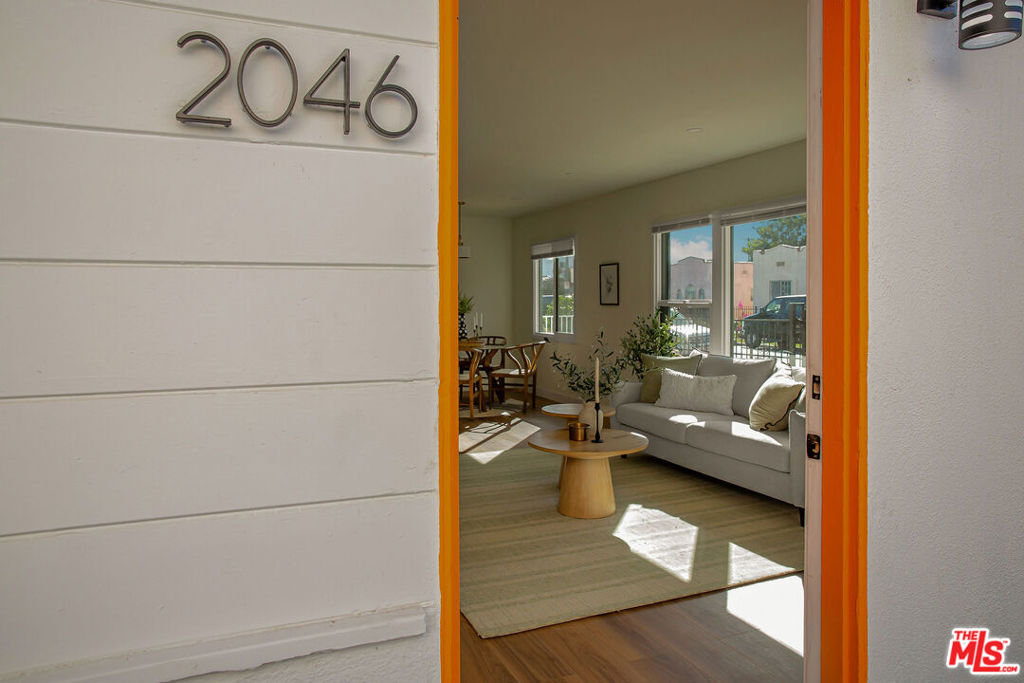 2048 S Burnside Avenue