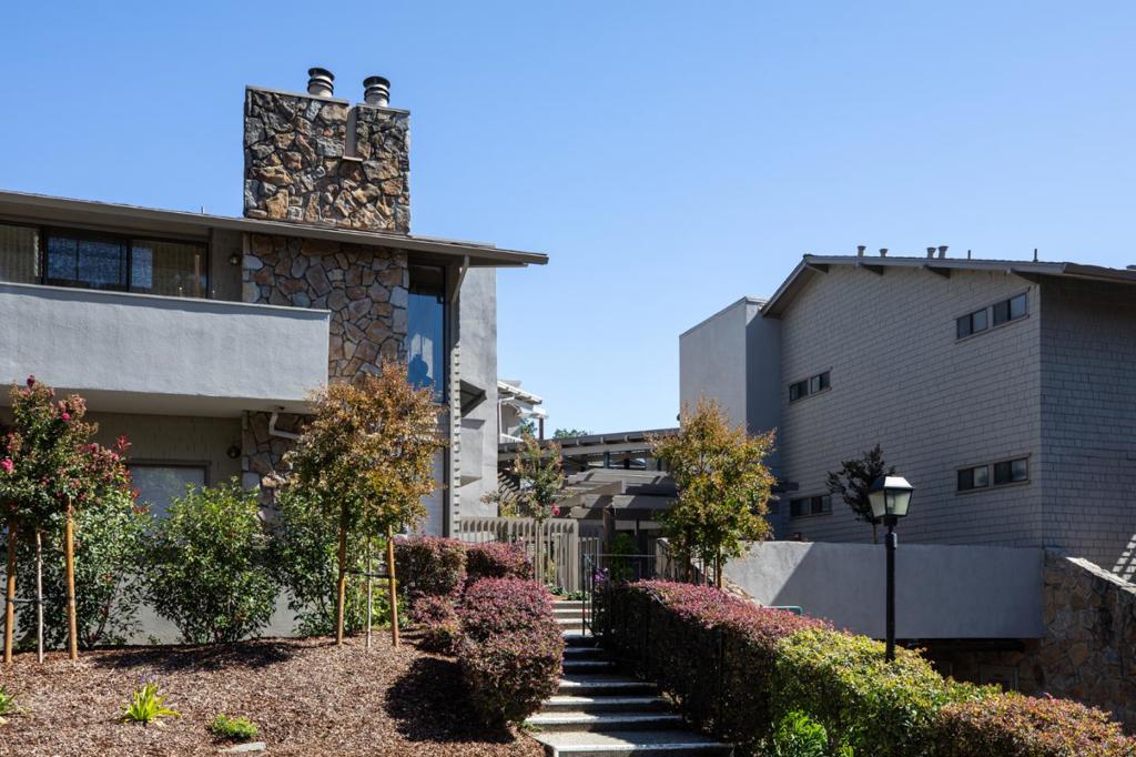 36 Mansion Court