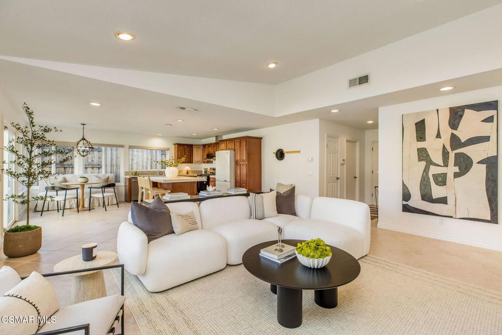 Photo of 6091 Vera Street, Simi Valley, CA 93063 (MLS # 226000159)