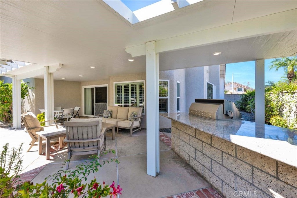 7710 E Strawberry Ridge