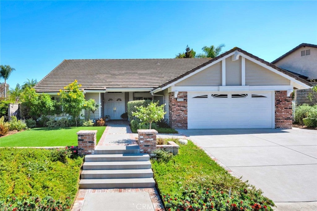7710 E Strawberry Ridge
