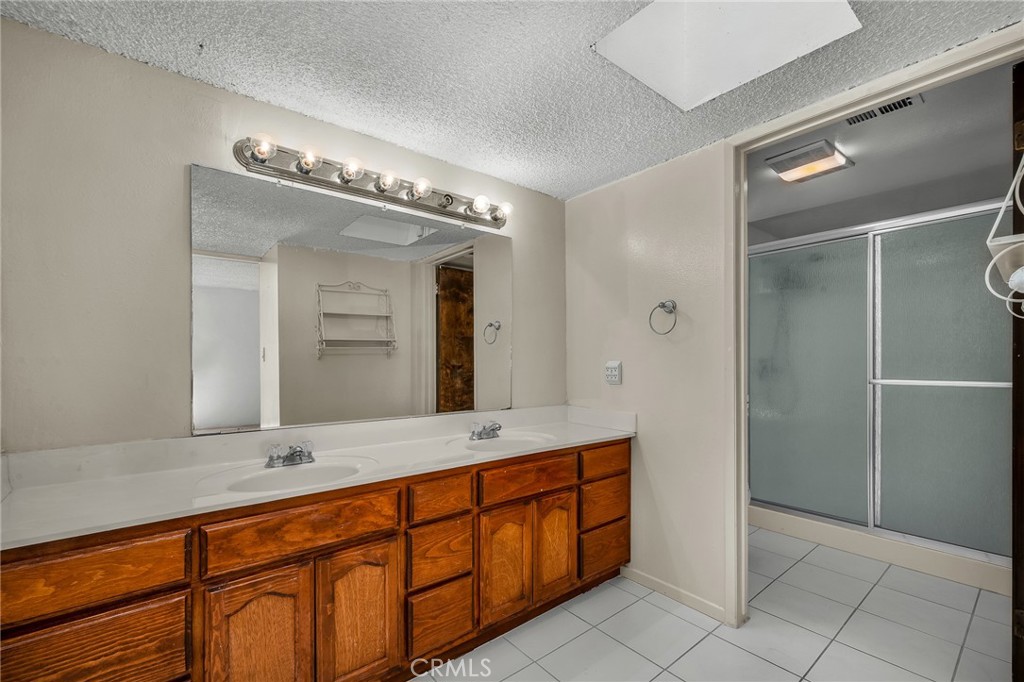 Wrigley Area (WR) - Residential