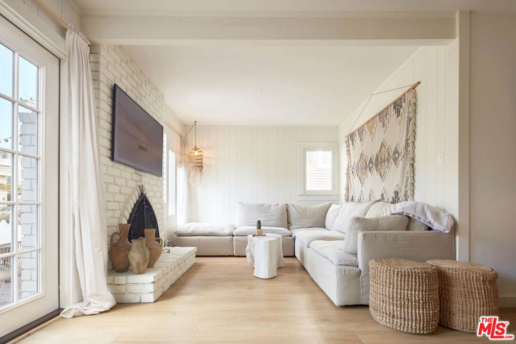 Photo of 230 Sherman Canal, Venice, CA 90291 (MLS # 25606415)