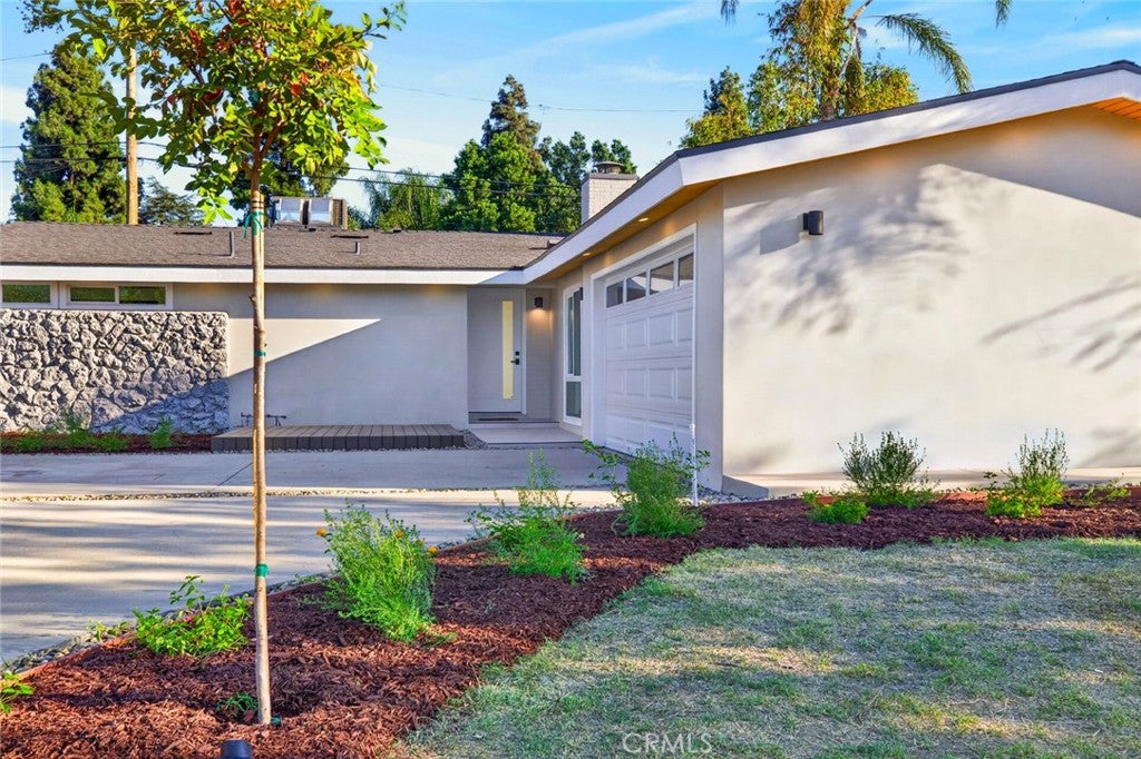 16445 Kingsbury