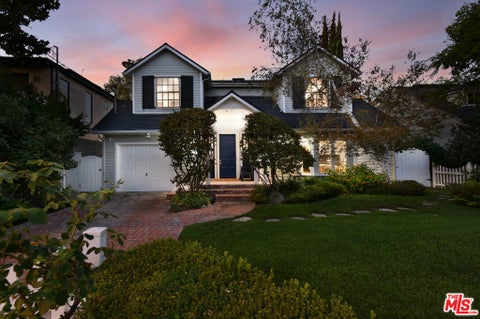 Photo of 12359 Califa Street, Valley Village, CA 91607 (MLS # 26997773)