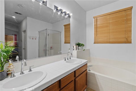 Tiny photo for 39755 Naples DR, Murrieta, CA 92563 (MLS # SW26232240)