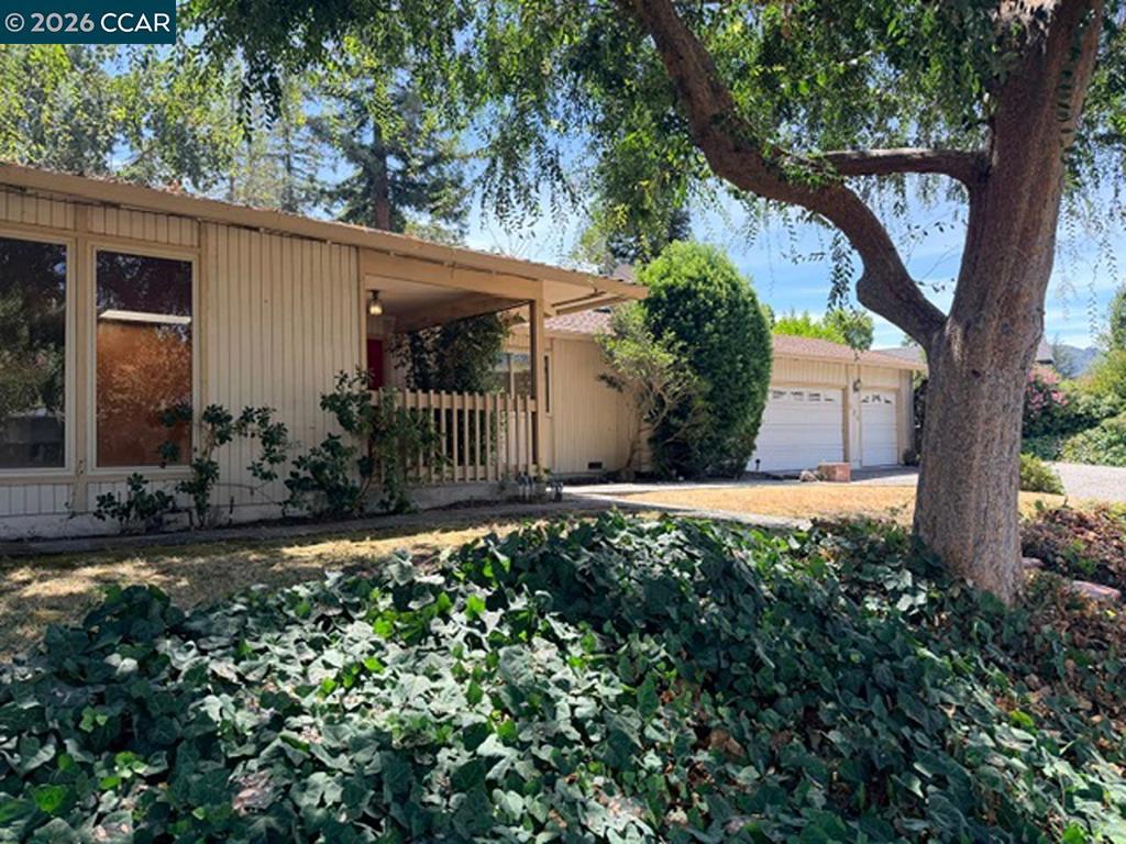 678 El Cerro Blvd