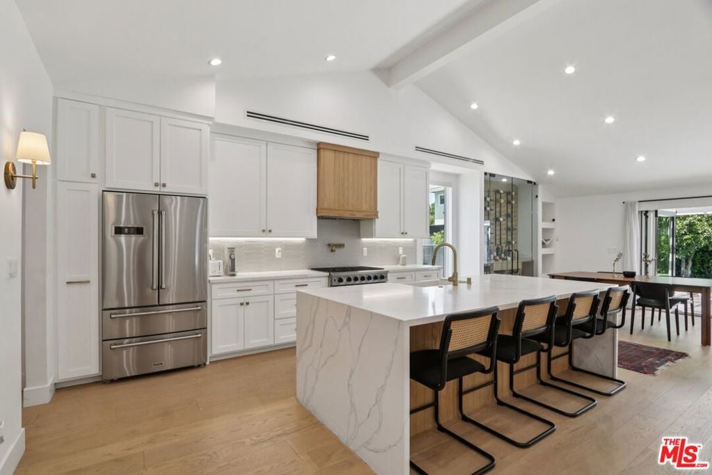 Photo of 13117 Magnolia Boulevard, Sherman Oaks, CA 91423 (MLS # 26667461)