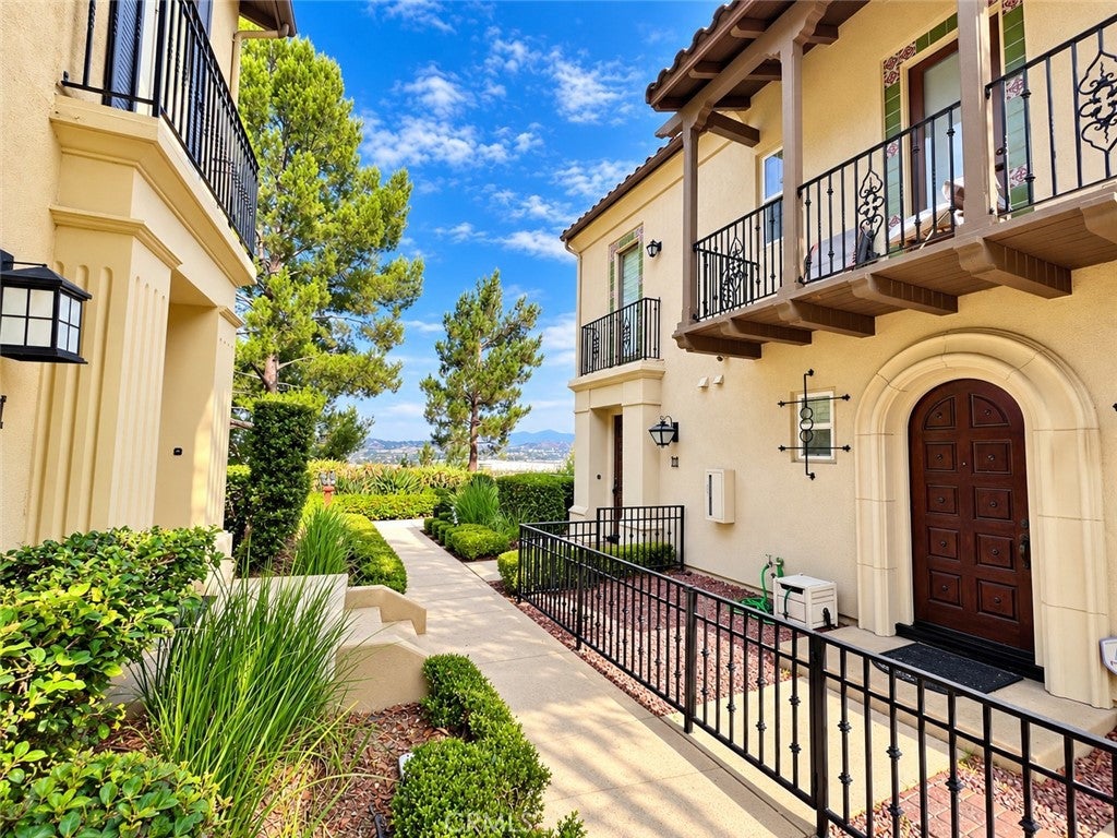 883 Terrace W
