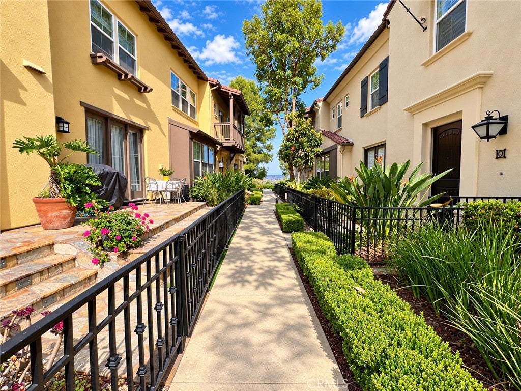 883 Terrace W