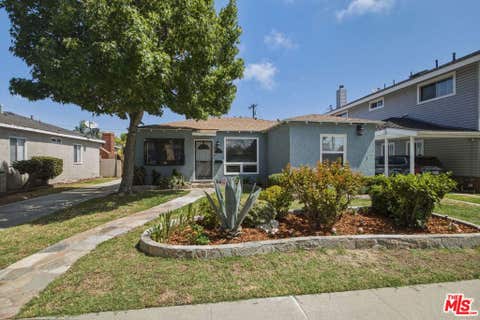 Photo of 801 W Columbia Street, Long Beach, CA 90806 (MLS # 26859215)