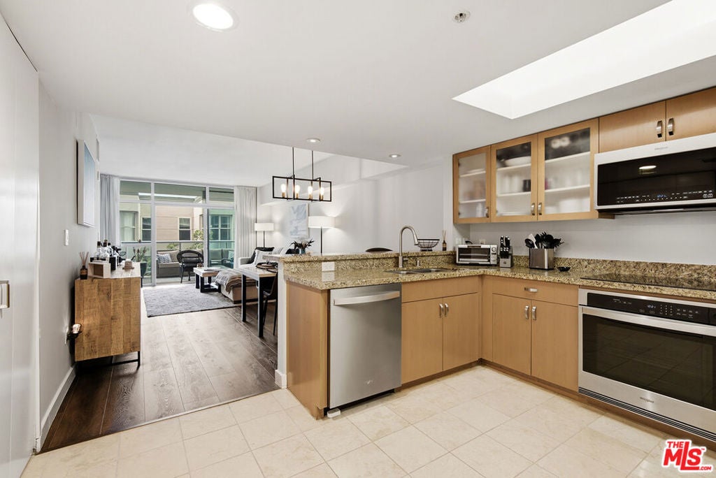 13700 MARINA POINTE Drive