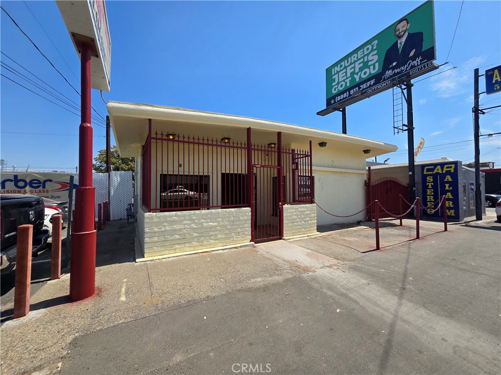 1448 N Blackstone Avenue