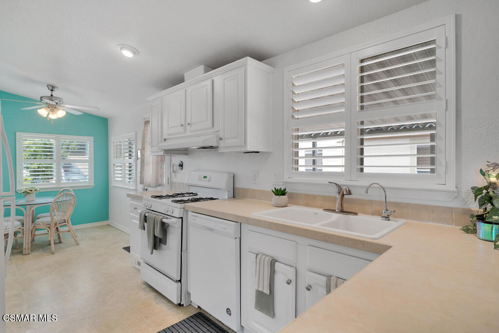 Friendly Village-240 - 240 - Manufactured In Park