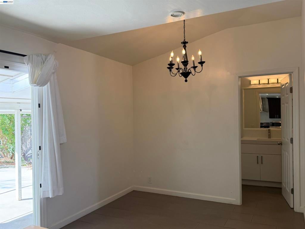 213 W Leland Rd