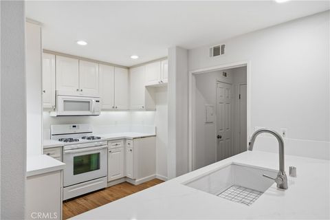 Photo of 110 La Mirage Cir, Aliso Viejo, CA 92656 (MLS # OC25281776)