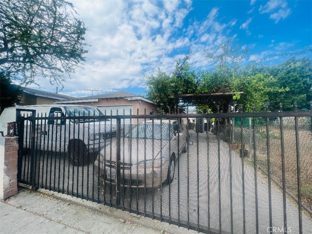 PRICED TO SELL! This is a fantastic opportunity for investors, flippers, or first-time buyers looking to make this duplex their own. Located just 20 minutes from SoFi Stadium and all the downtown entertainment. Full of potential, with some vision, this could become your next project to modernize, offering great possibilities for multi-family living or income generation. Both units are 1 bed with 1 bath. MOTIVATED SELLER!