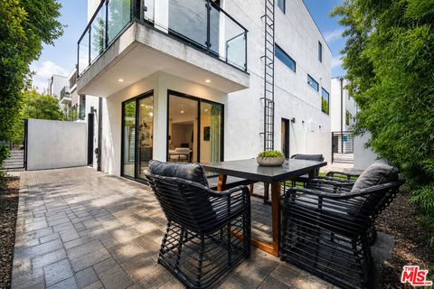 Photo of 11614 Colfax Meadow Lane, Studio City, CA 91604 (MLS # 26857493)