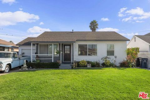 Photo of 12812 Clovis Avenue, Los Angeles, CA 90059 (MLS # 25614133)